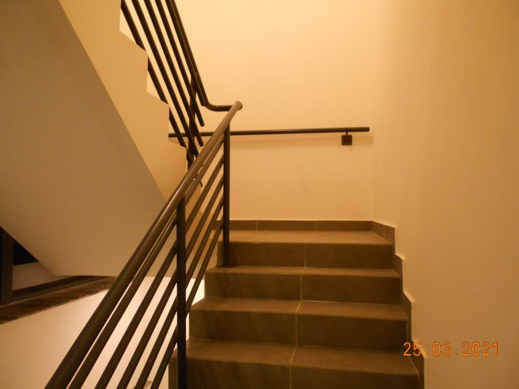 Custom Metal Handrail for Indoor Staircase