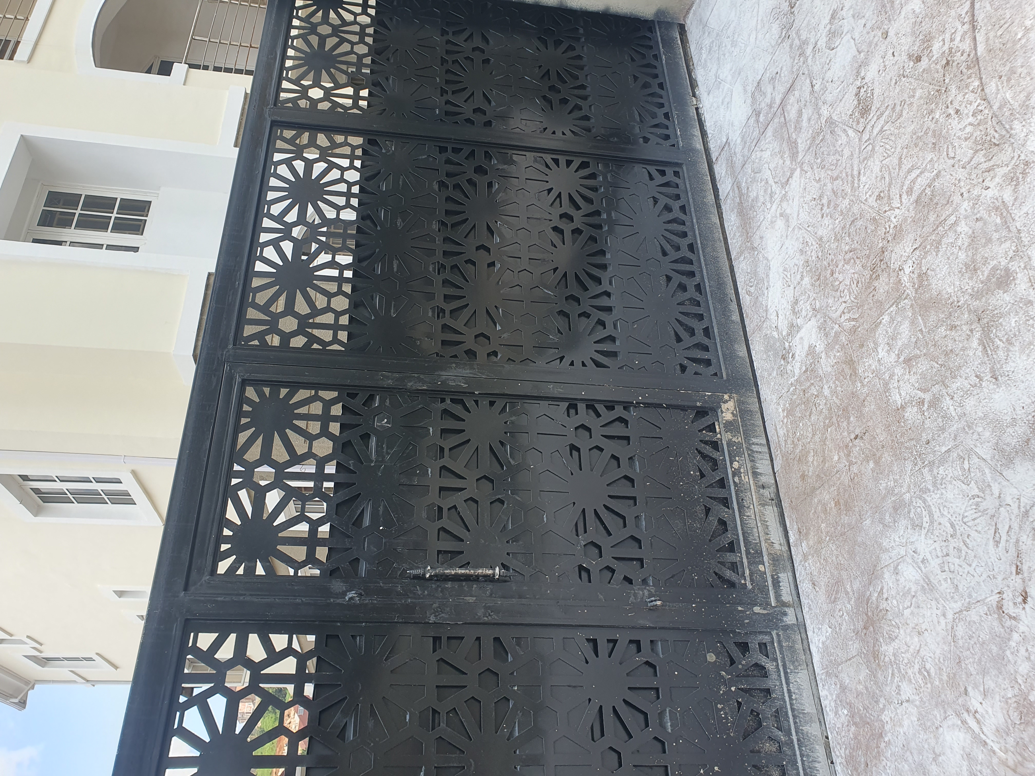 Modern Black Geometric Starburst Steel Perimeter Gate – Contemporary Privacy & Security Solution