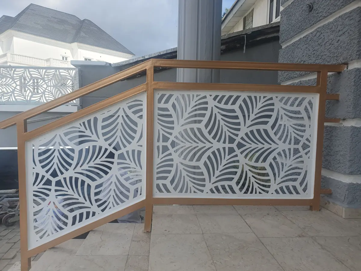 Modern Laser-Cut Decorative Balustrade with Gold & White Leaf Pattern – Elegant Staircase Railing