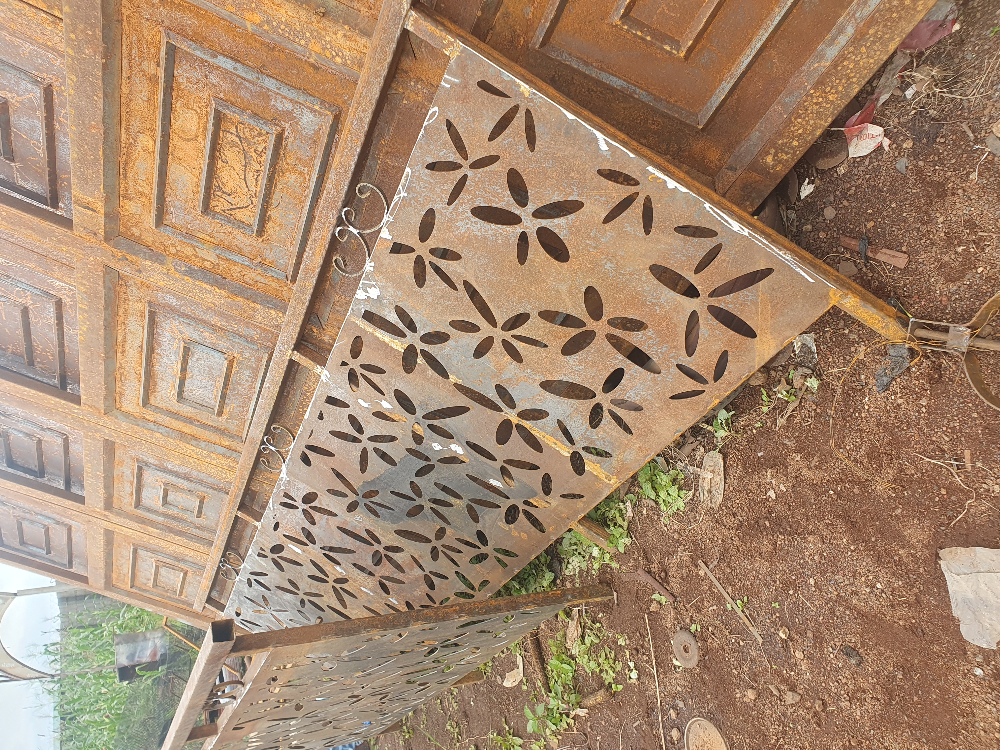 Ornate Laser-Cut Floral Pattern Steel Gate Panels – Elegant Rustic Brown Decorative Security Gate