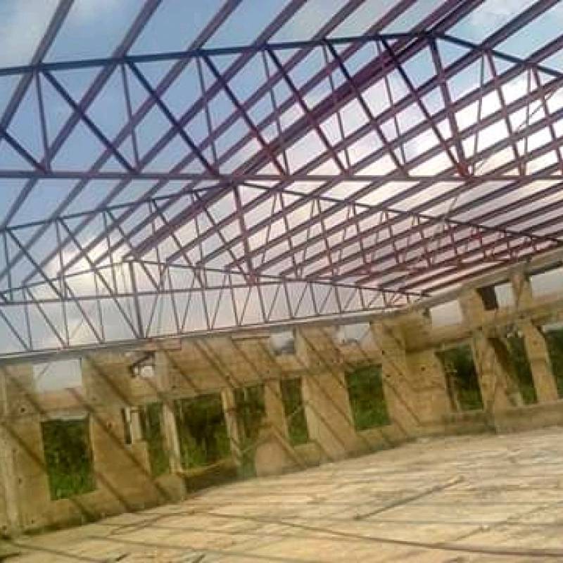 Spacious Industrial Steel Roof Truss Framework